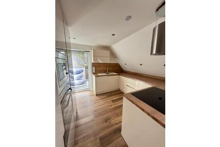 Helle, renovierte 3-Zimmer DG Wohnung - Schmidmühlen