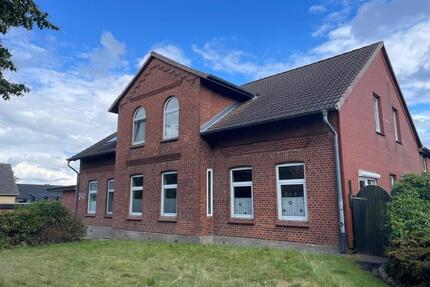 3 Zimmer (1.OG mit Treppe) in 24159 Kiel-Pries