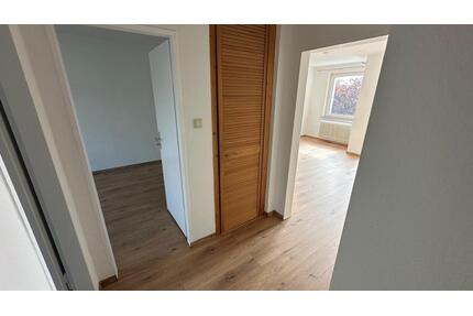 Renovierte Wohnung 2 Zimmer Wohnung mit EBK und Balkon - Bremerhaven Leherheide