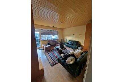 3 Zimmer Wohnung wird zurzeit Renoviert und gestrichen . - Hürth