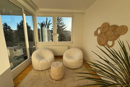 Lichtdurchflutete, renovierte teilmöblierte 4-Zimmer Wohnung - Berlin Charlottenburg-Wilmersdorf