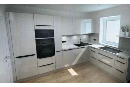 Helle kernsanierte 2-Zimmer Wohnung mit Balkon - Brühl