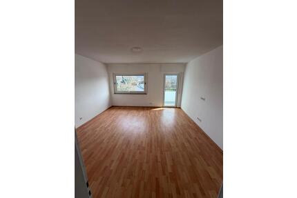 Schöne 3 Zimmer Küche Bad Wohnung in Weinheim West