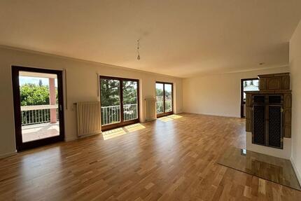 197 m² - 6 Zimmer Wohnung über zwei Etagen– ruhig & hell - Sinzheim