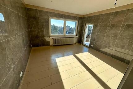 Mietwohnung in Solingen , 4 Zimmer gute Lage und viel Sonne