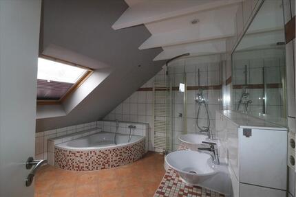 *2 Zimmer mit Balkon im Dachgeschoss* in Duisburg-Homberg, Moerser Str.