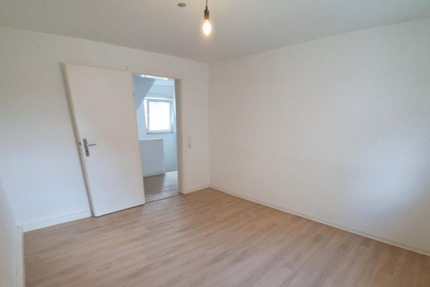 3 schöne WG-Zimmer in Haus in Untertürkheim - Stuttgart Luginsland
