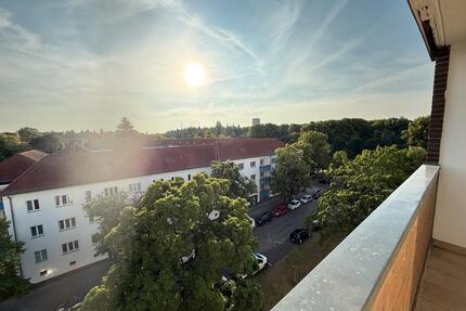 Wunderschöne 2 Zimmer Wohnung 61qm im 5. OG mit Aufzug - Berlin Neukölln