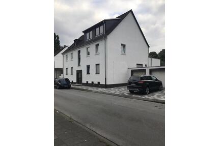 Helle, frisch renovierte 3 Zimmer DG Wohnung in Duisburg Süd