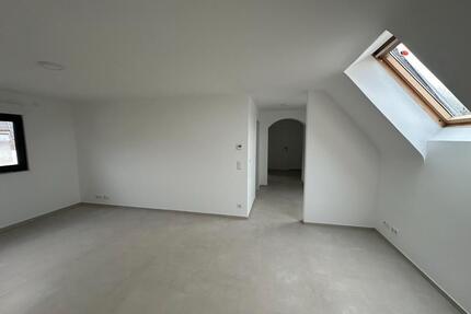Kernsanierte Erstbezug 2-Zimmer DG-Wohnung. - Fischbachtal