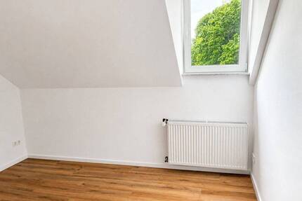 Großzügig sanierte 2 Zimmer Wohnung mit großer Wohnküche und Gartenblick - Oberhausen Alstaden-Ost