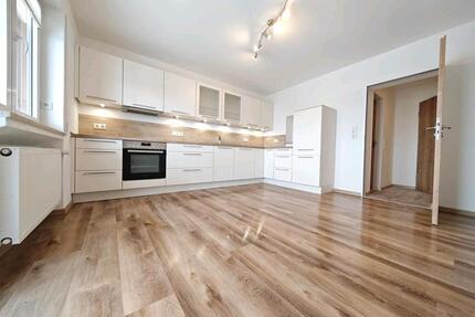 hochwertige renovierte 3 Zimmer Wohnung - Sinzing