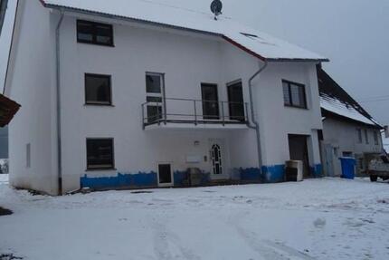 Helle 3,5 Zimmer Wohnung 1. OG mit Balkon, Stellplatz, Garten - Rosenfeld