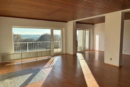 Hennef-Höhenlage: Große 3-Zi-Whg., einzigartige Waldrandlage, Balkon mit Fernblick, Kaminanschluss - Hennef (Sieg)