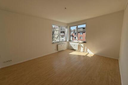 TOP RENOVIERT! Große helle 4 Zimmer Wohnung - Bremerhaven