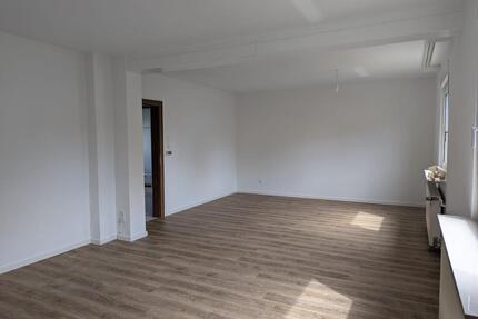 Attraktive Wohnung mit Garten, auch als WG-geeignet - Rüsselsheim am Main