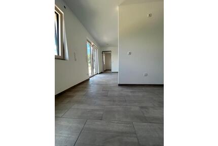 Neuwertige 2,5-Zimmer Wohnung in Nittendorf