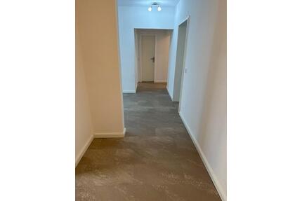 3,5 Zimmer Wohnung mit Sonnenbalkon und Stellplatz - Kaiserslautern Betzenberg