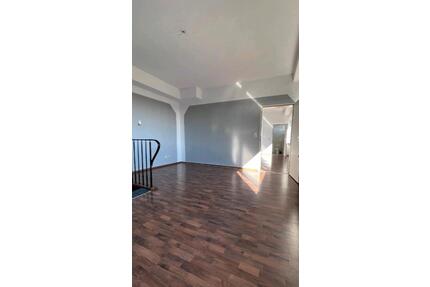 2 Zimmer Mietwohnung - 780,00&nbsp;EUR Kaltmiete, ca.&nbsp; 80,00&nbsp;m&sup2; in Remscheid (PLZ: 42859) Remscheid-Süd