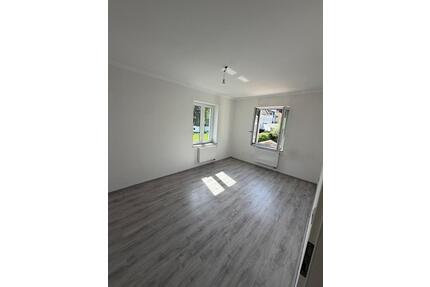 1,5 Zimmer Wohnung - 300,00&nbsp;EUR Kaltmiete, ca.&nbsp; 60,00&nbsp;m&sup2; in Limbach-Oberfrohna (PLZ: 09212)