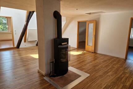 Ländliche DG- Wohnung 3 Zimmer sehr gepflegt im Außenbezirk - Kierspe