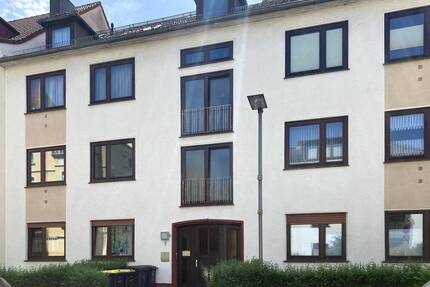 Attraktive, frisch renovierte 2-Zimmer-Wohnung mit Südbalkon in bevorzugter Lage von Kassel-Süd