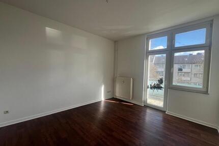 2 Zimmer mit Balkon! - 480,00&nbsp;EUR Kaltmiete, ca.&nbsp; 63,94&nbsp;m&sup2; in Mülheim an der Ruhr (PLZ: 45473) Mellinghofen