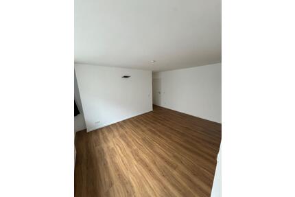 Schönes WG-Zimmer in Stuttgart Süd frei — 25qm all inclusive