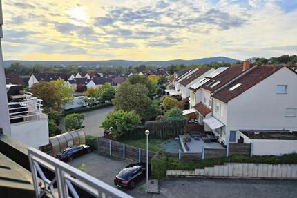 Schöne 4 Zimmer mit Süd-West Balkon in Liederbach am Taunus