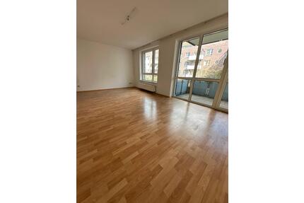 2,5 Zimmer Wohnung mit Balkon zentral & hell Duisburg Mitte