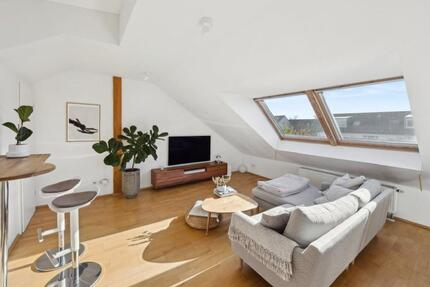 Helle 2-Zimmer Dachgeschosswohnung mit Dachterrasse in Untermenzing - München Allach-Untermenzing