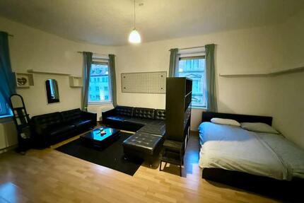 Großes WG Zimmer am Feuersee - 745,00&nbsp;EUR Kaltmiete, ca.&nbsp; 130,00&nbsp;m&sup2; in Stuttgart (PLZ: 70178) Stuttgart-Süd