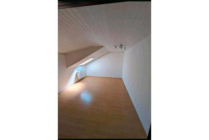 Sehr schöne 3 Zimmer Wohnung zu vermieten ab 01.05 2026 - Rosbach vor der Höhe