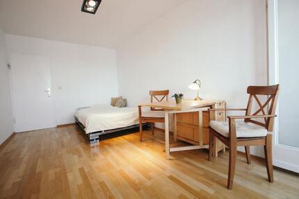 22qm Zimmer in 2er WG, 95qm Wohnung mit Wintergarten + Balkon - München Maxvorstadt