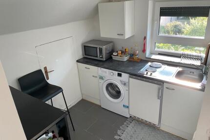 2 Zimmer DG Wohnung Möbliert - 1.100,00&nbsp;EUR Kaltmiete, ca.&nbsp; 50,00&nbsp;m&sup2; in Stuttgart (PLZ: 70439) Neuwirtshaus