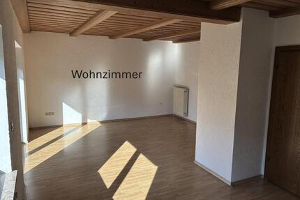 Geräumige 2,5 Zimmer EG-Wohnung mit Garage in Iggensbach