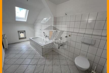 Preiswerte 2 DG-Zimmer Wohnung im Zentrum von Weida!
