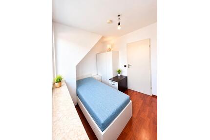 Möbliertes WG-Zimmer in Düsseldorf-Eller zu vermieten!