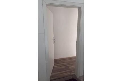 DG Wohnung 3 12 Zimmer frisch renoviert - Duisburg Mittelmeiderich