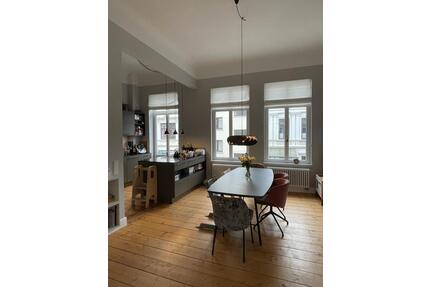 Stilvolle 4,5 Zimmer Altbauwohnung mit 3 Balkonen und Gartenblick - Bremen Östliche Vorstadt