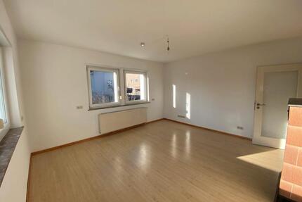 Helle und ruhige 4 Zimmer Wohnung mit Einbauküche in Stuttgart
