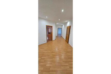 Große 4 Zimmer Wohnung mit Kamin in der Steinstraße - Bautzen