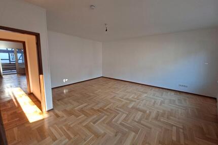 3 Zimmer DG Wohnung mit Einbauküche - Karben