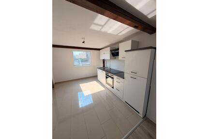 Helle 4- Zimmer Dachgeschosswohnung mit Einbauküche - Offenbach am Main Buchrain