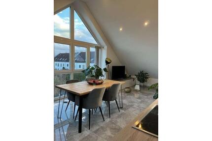 Katip | Helle moderne Dachgeschosswohnung in Bobingen *mit Stellplatz