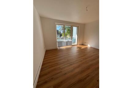 WG Zimmer + frisch renoviert + Küche + Balkon + zentrale Lage - Osnabrück Dodesheide