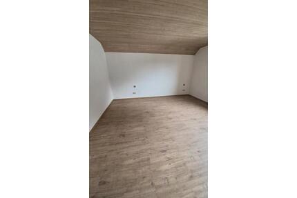 4 Zimmer Küche Bad 120qm - 1.250,00&nbsp;EUR Kaltmiete, ca.&nbsp; 120,00&nbsp;m&sup2; in Amberg (PLZ: 92224)