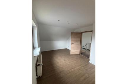 Großzügige 3,5- Zimmer Maisonette Wohnung mit Terrasse, EBK. - Windhagen