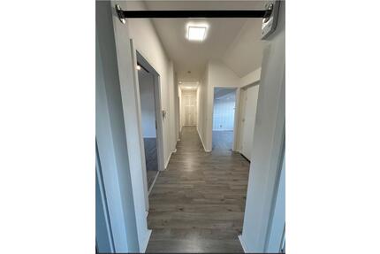 Helle 4 Zimmer Dachgeschosswohnung *Lichtdurchflutet* - Wuppertal Elberfeld
