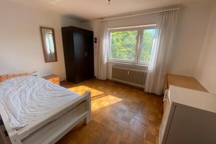Wg Zimmer für Frauen - 400,00&nbsp;EUR Kaltmiete, ca.&nbsp; 38,00&nbsp;m&sup2; in Stuttgart (PLZ: 70327) Luginsland